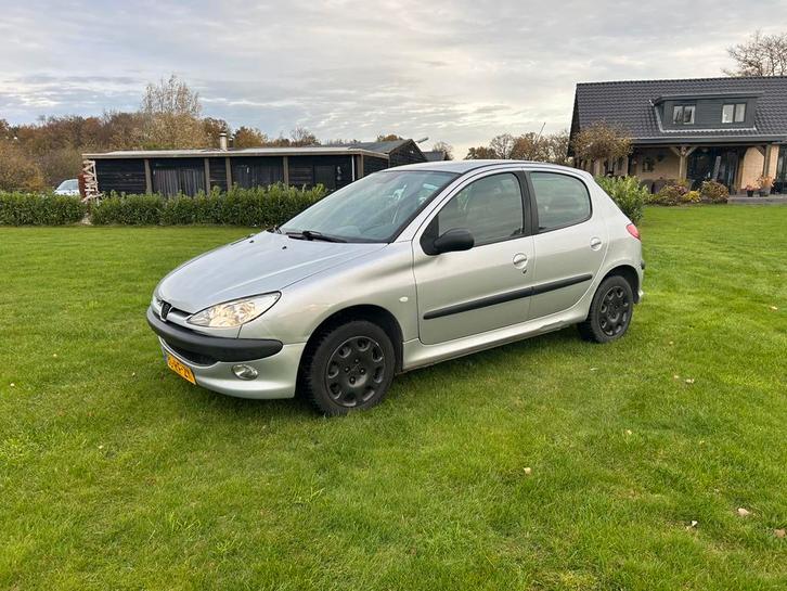 Peugeot 206 1.6 16V Gentry 5D AUT 2005 Grijs Lees Adv !!!, Auto's, Peugeot, Bedrijf, ABS, Airbags, Airconditioning, Boordcomputer