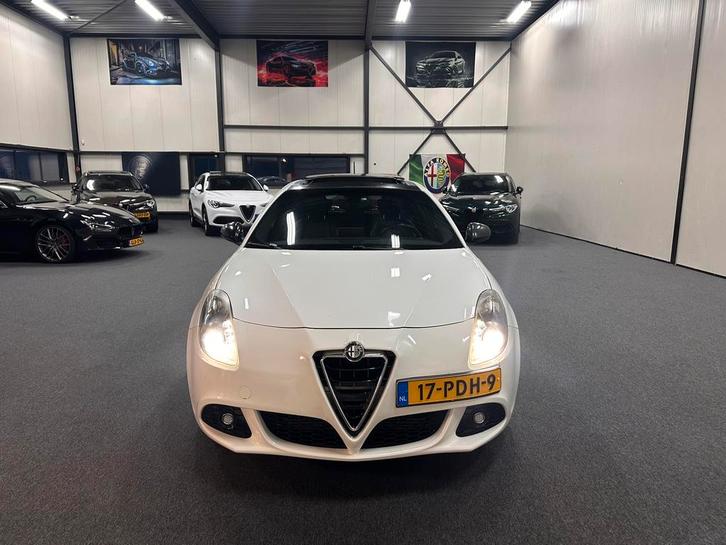 Alfa Romeo Giulietta 1.750 TBI 2011 Wit Pano Leer, Auto's, Alfa Romeo, Bedrijf, Giulietta, ABS, Airbags, Airconditioning, Boordcomputer