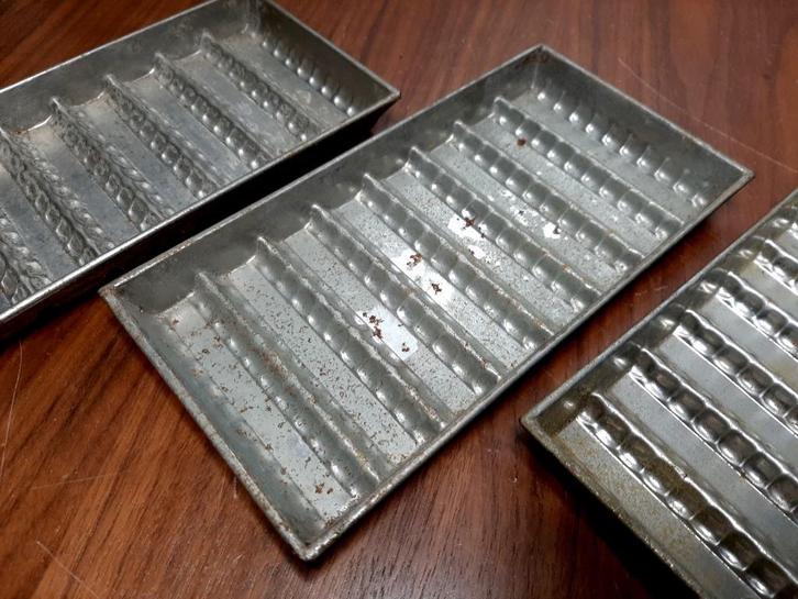 Set van 4 oude ijzeren koekjesmallen., Antiek en Kunst, Antiek | Keukenbenodigdheden, Ophalen of Verzenden