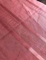 Rond vintage tafelkleed jacquard geweven roze rood, Huis en Inrichting, Tafelkleden, Ophalen of Verzenden, Gebruikt, Rond