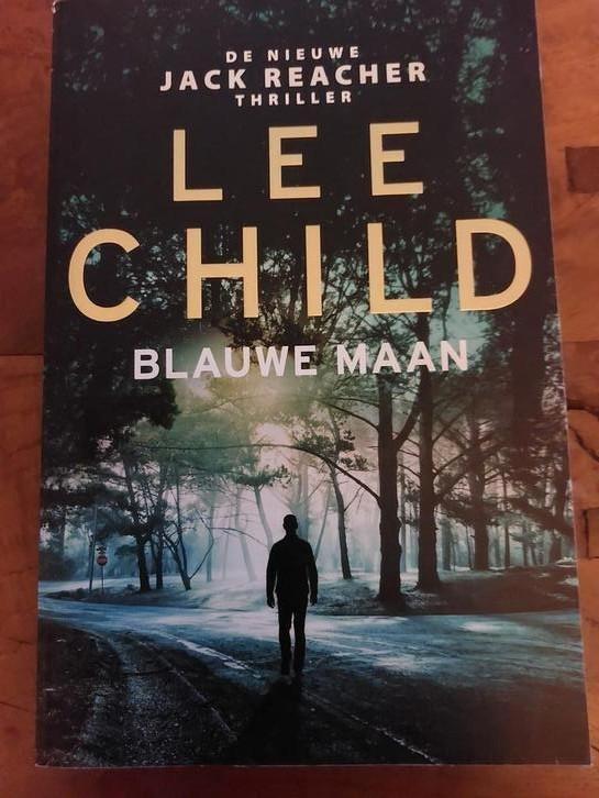 Lee Child - Blauwe maan, Boeken, Thrillers, Gelezen, Europa overig, Ophalen of Verzenden
