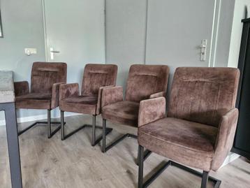 4 eetkamerstoelen beschikbaar voor biedingen