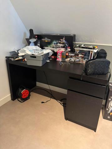 Ikea bureau bruin/zwart beschikbaar voor biedingen