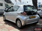 Toyota Aygo 1.0-12V Aspiration met vol jaar apk, Voorwielaandrijving, Stof, Gebruikt, Zwart