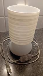 RETRO Schemerlampje. WIT GLAS één geheel., Huis en Inrichting, Ophalen of Verzenden, Minder dan 50 cm, Retro, Glas