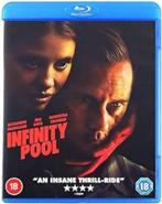 Alexander Skårsgard in 'Infinity Pool' (import, BR + dvd), Cd's en Dvd's, Blu-ray, Ophalen of Verzenden, Zo goed als nieuw, Horror