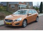 Volvo V60 1.6 T3 Kinetic Org NL/NAP/trekhaak, Voorwielaandrijving, Gebruikt, 150 pk, Origineel Nederlands