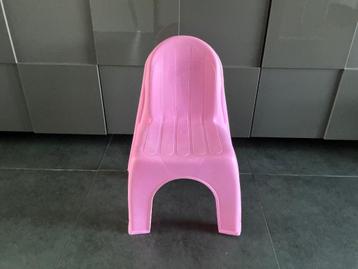 Roze stoel voor kinderen 2,50 euro beschikbaar voor biedingen