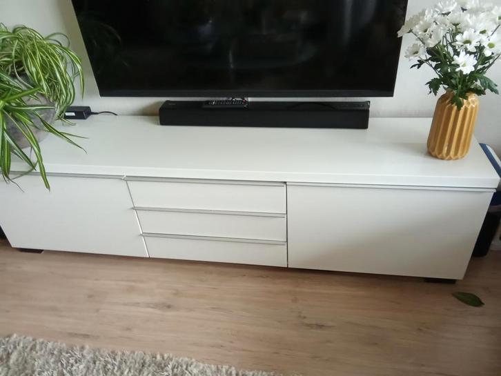 IKEA TV Kast Hoogglans Wit, Huis en Inrichting, Kasten | Televisiemeubels, Zo goed als nieuw, Minder dan 100 cm, 150 tot 200 cm