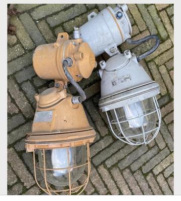 Originele oude fabriekslampen bullylampen bunkerlampen beschikbaar voor biedingen