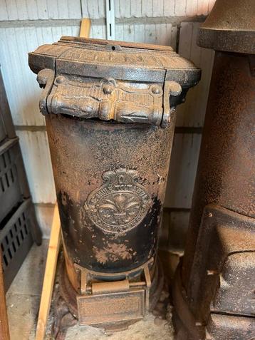Antieke gietijzeren potkachels  beschikbaar voor biedingen