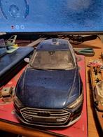 Donkerblauwe Audi S8 - Spiegel Beschadigd, Hobby en Vrije tijd, Modelauto's | 1:18, Ophalen of Verzenden