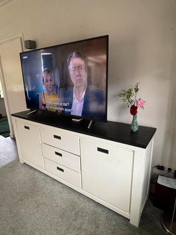 Dressoir in zeer goede staat. Weg ivm verhuizing beschikbaar voor biedingen