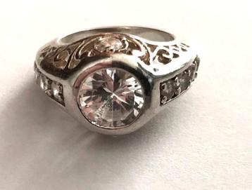 Mooe solide 925 zilver ring met facetgeslepen Zirkonia beschikbaar voor biedingen