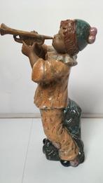 Oud antiek beeldje clown met trompet, Ophalen of Verzenden