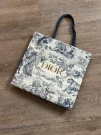 Een stevige papieren tas van Dior, Sieraden, Tassen en Uiterlijk, Tassen | Damestassen, Ophalen of Verzenden, Zo goed als nieuw