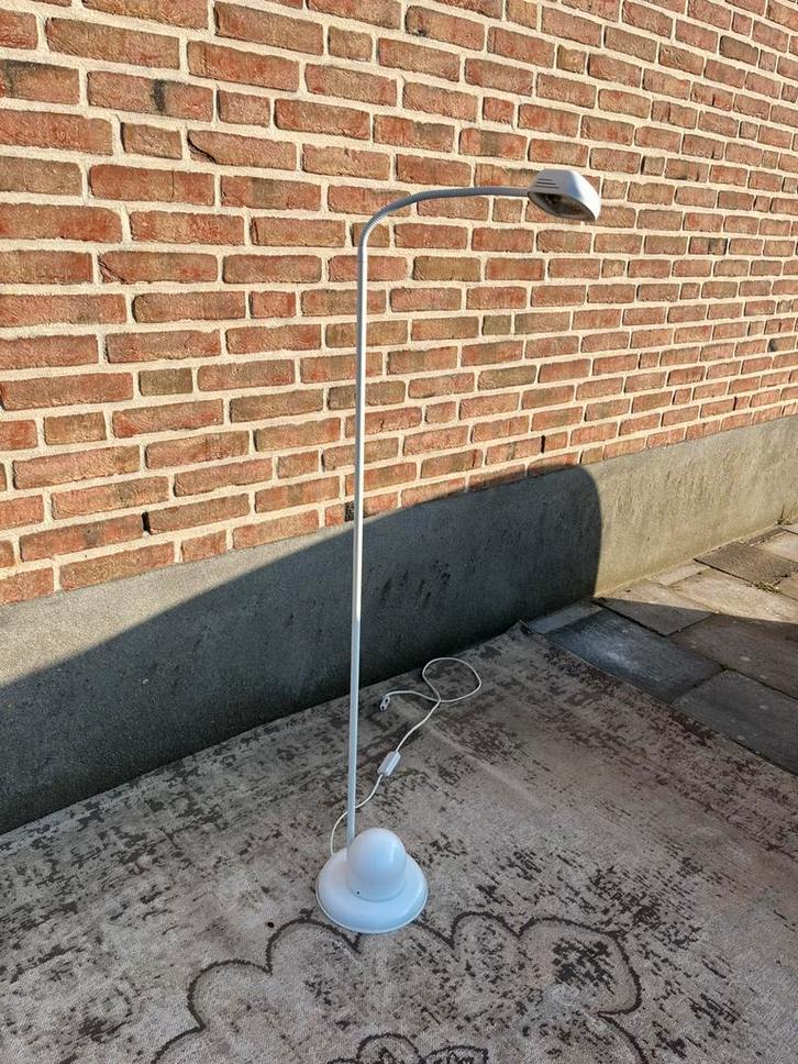 Vintage Italiaanse design vloerlamp van Brama Milano, Huis en Inrichting, Lampen | Vloerlampen, Gebruikt, 100 tot 150 cm, Metaal