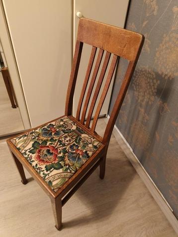 Vintage Eikenhouten Stoel met Bloemenbekleding beschikbaar voor biedingen