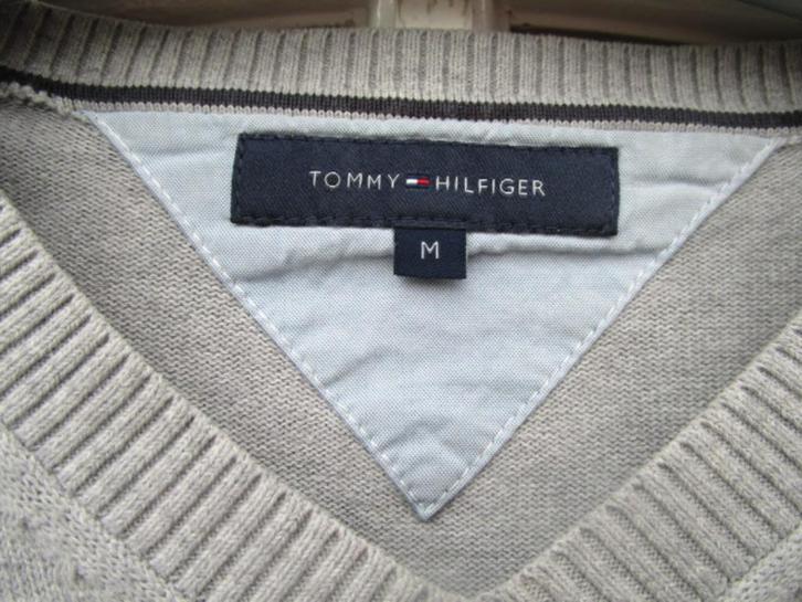 Klassieke grijze Tommy Hilfiger v-hals trui, maat M, Kleding | Heren, Truien en Vesten, Zo goed als nieuw, Maat 48/50 (M), Grijs