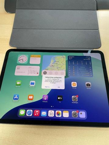 Apple iPad Pro (2024) 11", Wi-Fi + Cellular, 256GB met hoes beschikbaar voor biedingen