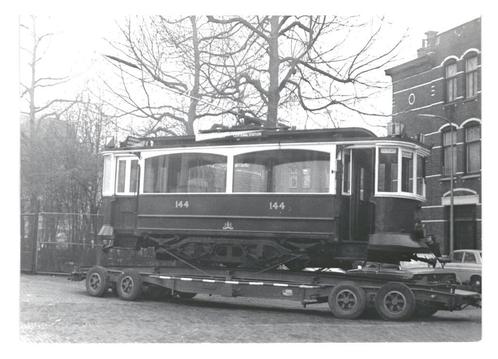 945997	Foto	Tram	144	 	Amsterdam Locatie Plantage Middenlaan, Verzamelen, Spoorwegen en Tramwegen, Gebruikt, Tram, Kaart of Prent