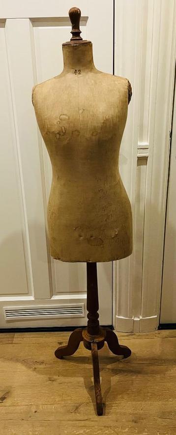 Antieke Paspop, op eiken houten voet.  beschikbaar voor biedingen