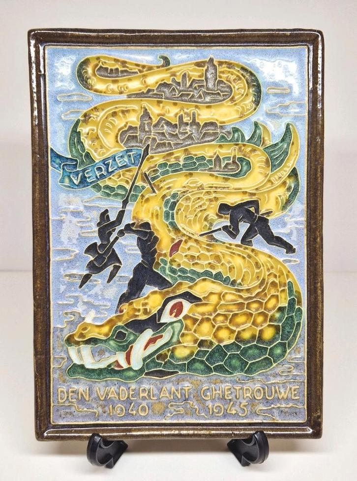 Cloisonné herdenkingstegel Verzet De Porceleyne Fles Delft., Antiek en Kunst, Antiek | Wandborden en Tegels, Ophalen of Verzenden