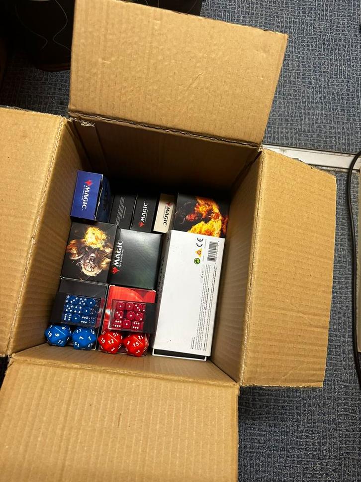 Magic The gathering grote verzameling decks, Hobby en Vrije tijd, Verzamelkaartspellen | Magic the Gathering, Zo goed als nieuw