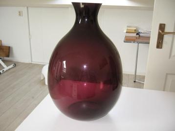 Grote bolle hoge donker rode paarse glazen vaas kruik €25.00