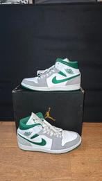 Air jordan 1 mid SE White Pine Green Smoke Grey maat 45, Overige kleuren, Nike Jordan, Ophalen of Verzenden, Sneakers of Gympen