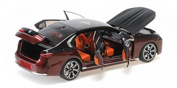 BMW I7 2022 zwart bordeaux rood Minichamps 1:18 "open" beschikbaar voor biedingen