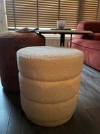 Witte Bouclé Poef - Loods 5, Huis en Inrichting, Banken | Voetenbanken en Poefen, Ophalen, Minder dan 50 cm, Rond, Zo goed als nieuw
