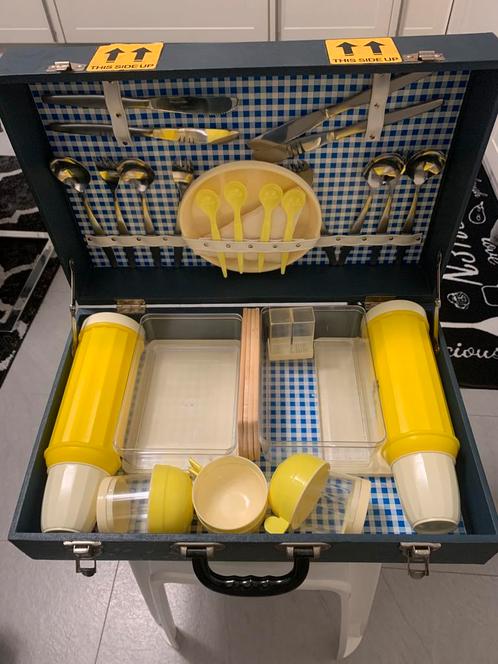 Vintage picknickkoffer - compleet servies voor 4 personen, Hobby en Vrije tijd, Picknickmanden, Zo goed als nieuw, Ophalen