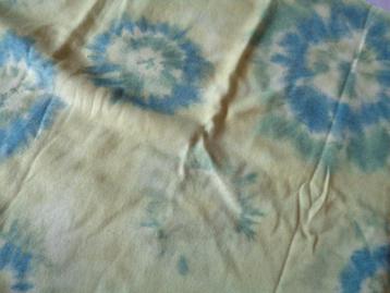 geel met blauw rekbaar lijkt batik beschikbaar voor biedingen