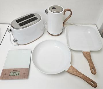 SilverCrest waterkoker, broodrooster, weegschaal en pannen beschikbaar voor biedingen