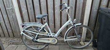damesfiets met 8 versnelling beschikbaar voor biedingen