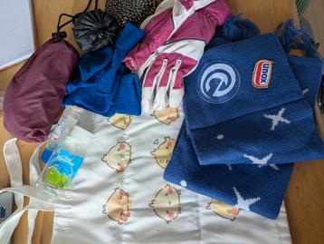 tas met handschoenen tasjes regendekje beschikbaar voor biedingen