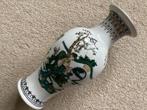 Chinese Vaas drie voorstellingen // hoog 26 cm / Gaaf, Antiek en Kunst, Ophalen of Verzenden