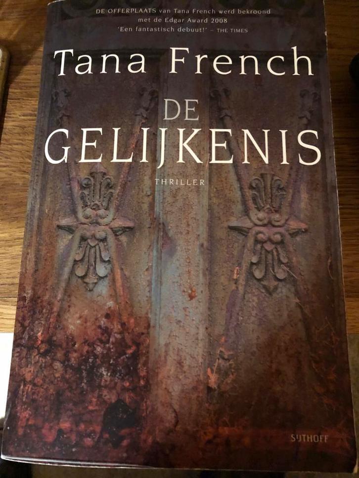 De Gelijkenis - Tana French, Boeken, Thrillers, Zo goed als nieuw, Nederland, Ophalen of Verzenden