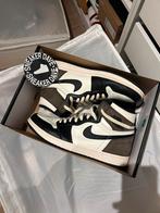 Nike Air Jordan 1 High Mocha 44.5 44,5, Bruin, Ophalen of Verzenden, Sneakers of Gympen, Gedragen
