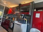 Moderne Rode Hoekkeuken met Composiet Blad, Gebruikt, Hoekkeuken, Ophalen of Verzenden, Hoogglans of Gelakt