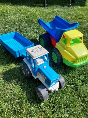 Tractor met kar + kiepwagen voor zandbak  beschikbaar voor biedingen