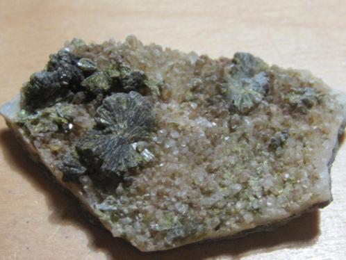 mi. 3x ruwe edelsteenkristal VANADENIET (8), Verzamelen, Mineralen en Fossielen, Mineraal, Verzenden