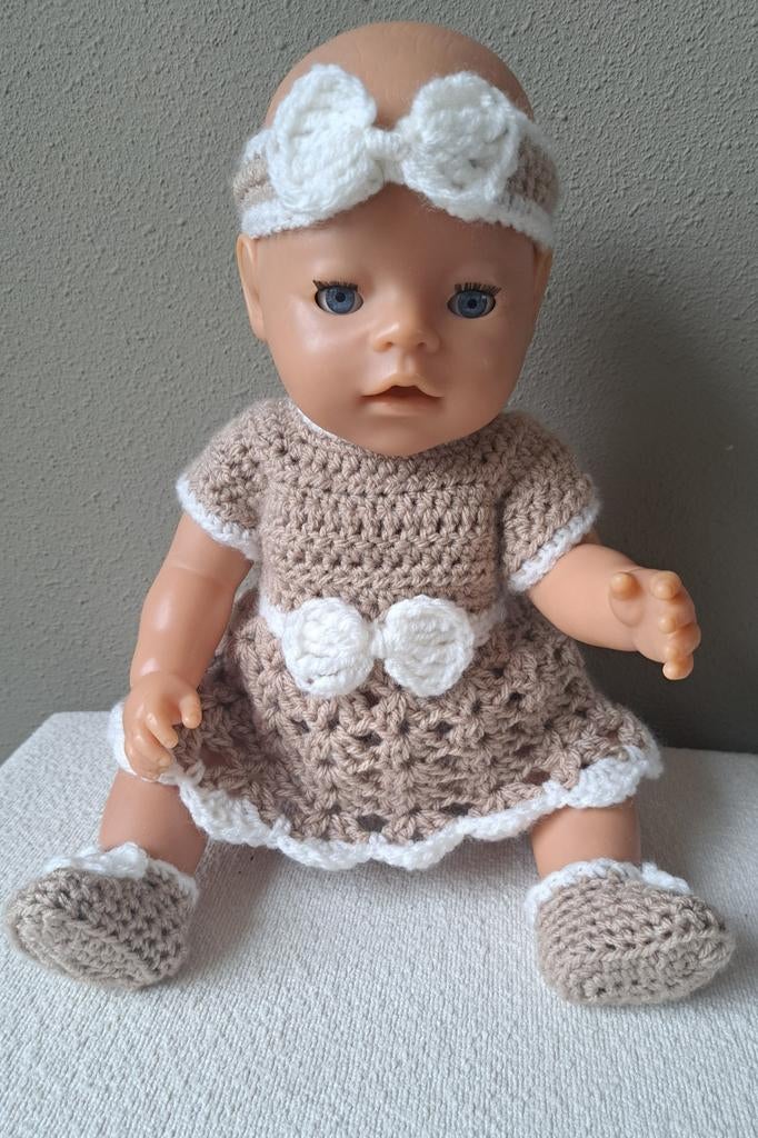 Gehaakt babyborn setje: jurkje,  vestje enz.  7-delig, Kinderen en Baby's, Ophalen of Verzenden, Nieuw, Babypop