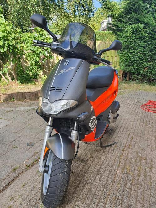 Gillera runner 180cc, Fietsen en Brommers, Scooters | Piaggio, Zo goed als nieuw, Overige modellen, Ophalen