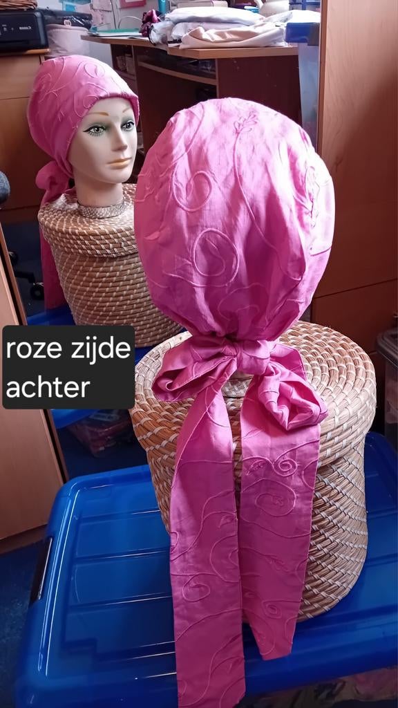 Zijde Mutsje chemo, Kleding | Dames, Mutsen, Sjaals en Handschoenen, Ophalen of Verzenden, Zo goed als nieuw, Muts