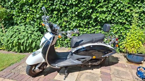Yiying 25 sixties uit 2011, Fietsen en Brommers, Scooters | Overige merken, Gebruikt, Maximaal 25 km/u, Benzine, Ophalen