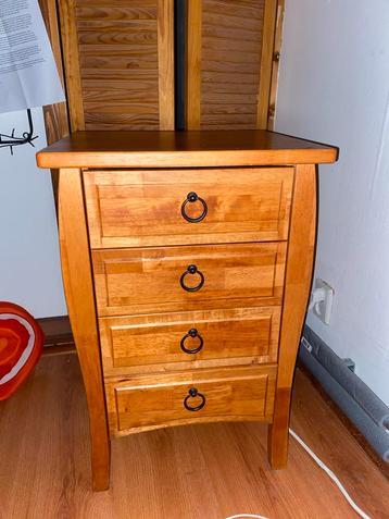 Nachtkastje - 43x38x68 cm beschikbaar voor biedingen