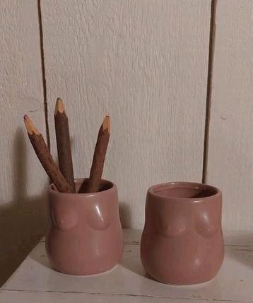 2 oudroze bloempotjes vorm vrouwelijk torso bloempot roze beschikbaar voor biedingen