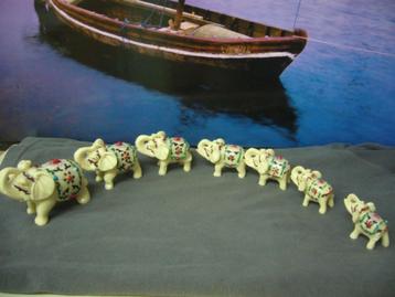 YI LIN CHINESE ARTS ELEPHANTS SET beschikbaar voor biedingen